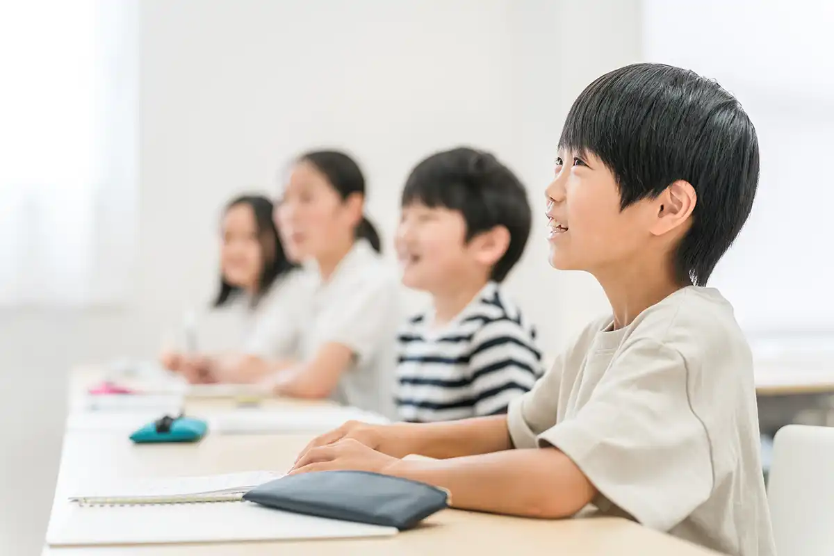 学ぶ生徒